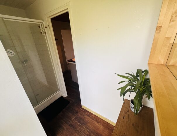 Salle de bains à l'étage du gîte droite