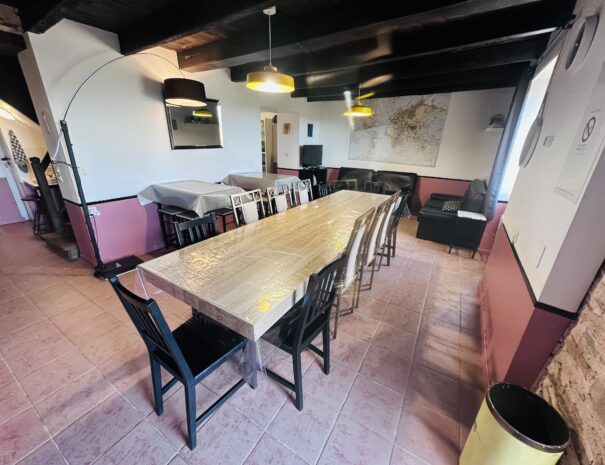 Salle à manger pour se réunir à 20 personnes