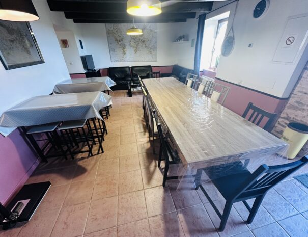 Salle à manger pour se réunir à 20 personnes