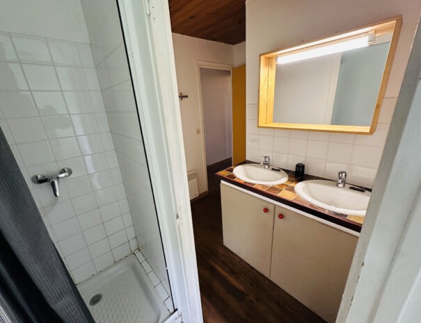Gite droite : salle de bains à l'étage