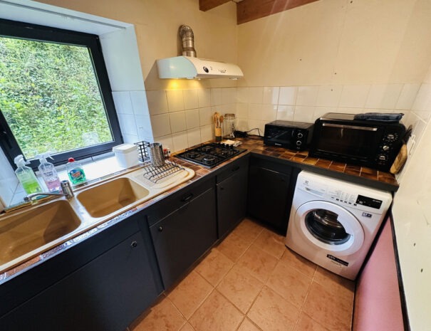Gite milieu : cuisine avec lave-linge