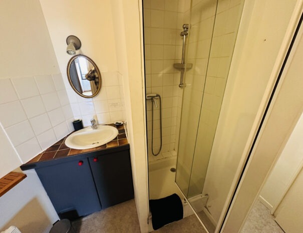 Gite milieu : salle de bains à l'étage