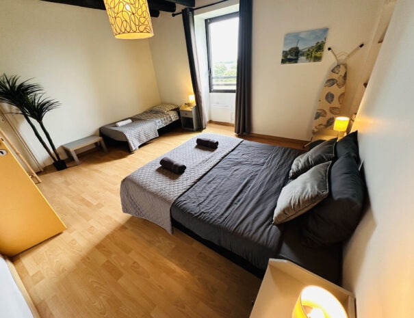 Gite milieu : Chambre 2 avec 1 lit double 160 cm + 1 lit simple 90 cm