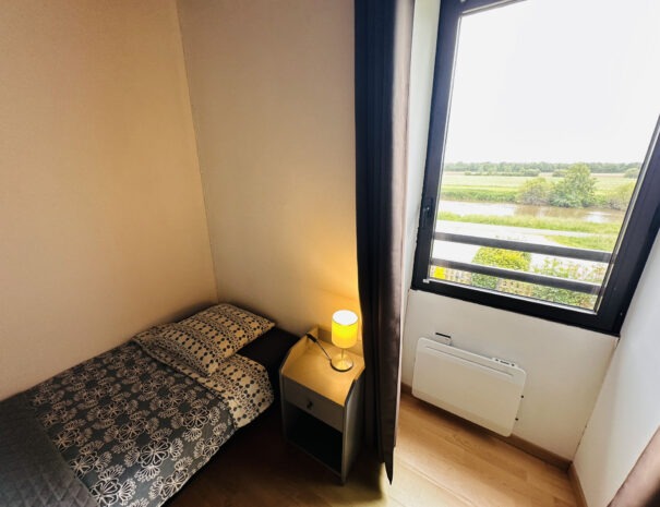 Gite milieu : Chambre 2 avec 1 lit double 160 cm + 1 lit simple 90 cm