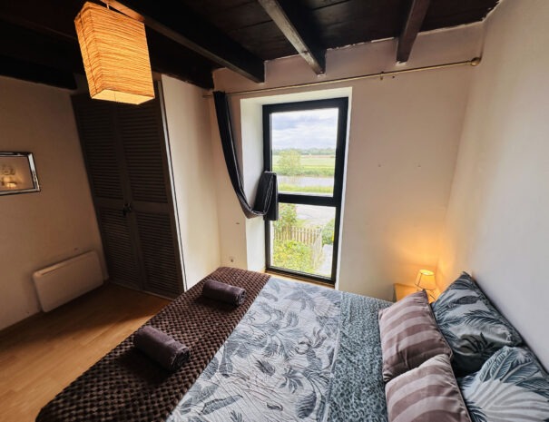 Gite gauche : chambre 3 avec 1 lit double 140 cm
