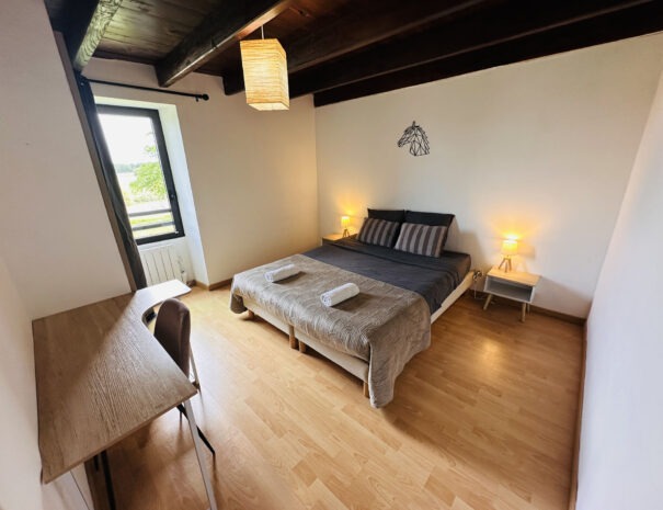 Gite gauche : chambre 4 avec 1 lit double 160 cm