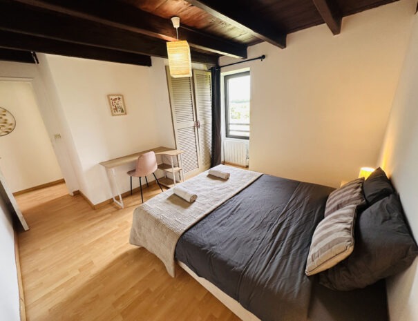 Gite gauche : chambre 4 avec 1 lit double 160 cm